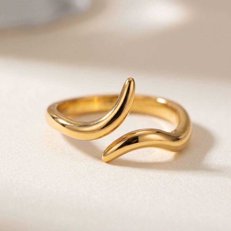 Close-up of the polished crossing bands