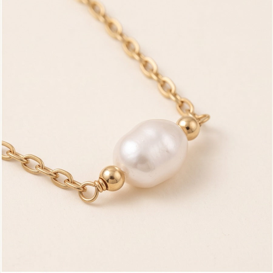 Gold Necklace with Natural Pearl Pendant