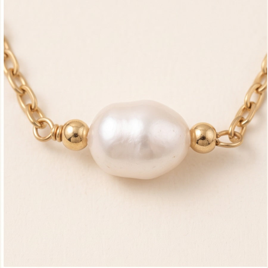 Gold Necklace with Natural Pearl Pendant