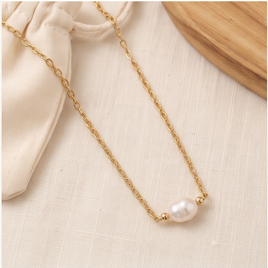 Gold Necklace with Natural Pearl Pendant